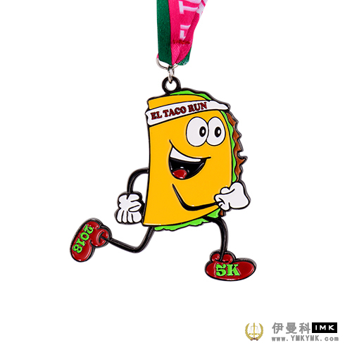 What color is the medal? What is the color? news 图11张